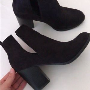 Size 9 faux suede black stacked heel bootie